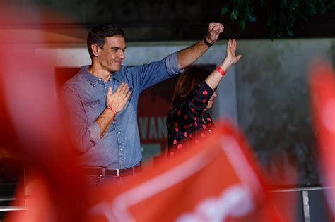 Spanish elections: Sánchez holds off right surge